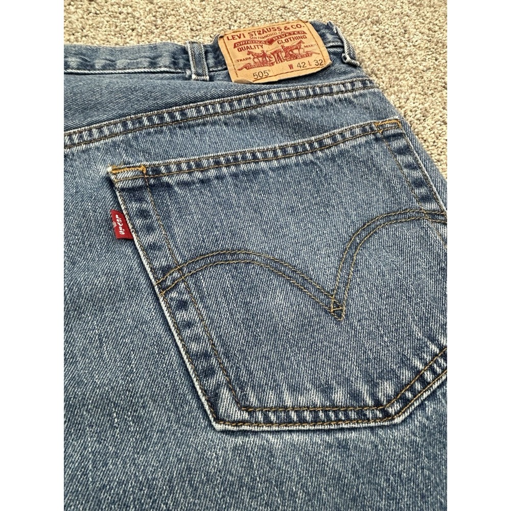 Levis 505 Jeans Mens 42x32 Blue Denim Regular Fit Straight Leg Medium Stone Wash - Picture 11 of 11